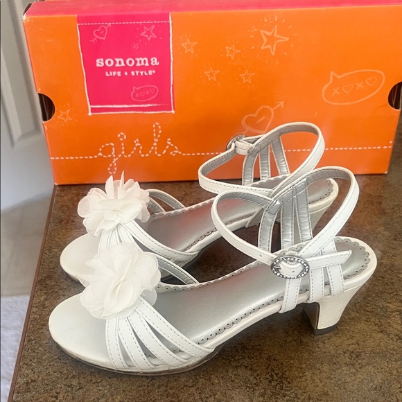 Sonoma Kids White Sandals with Floral Detail - Picture 2 of 5